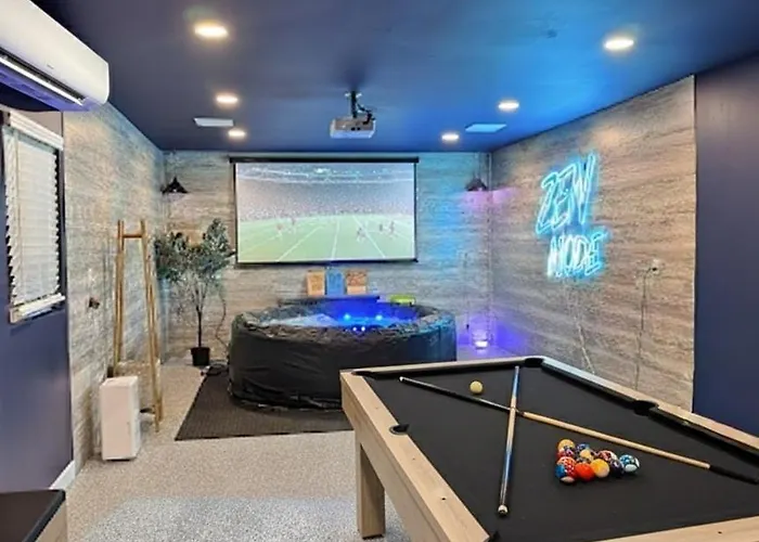 Heartofrockfrd/nexplayground/indoorhottub/gameroom