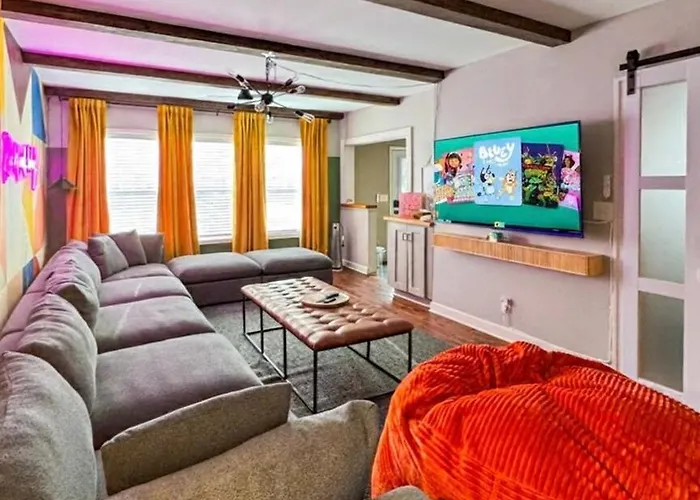 Heartofrockfrd/nexplayground/indoorhottub/gameroom Casa vacanze