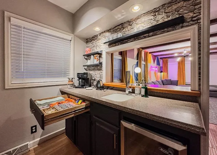 Heartofrockfrd/nexplayground/indoorhottub/gameroom Casa vacanze